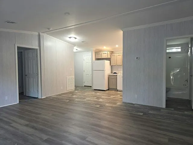 3 bed, 2.0 bath, 960 sqft, $2,045 — Photo 4