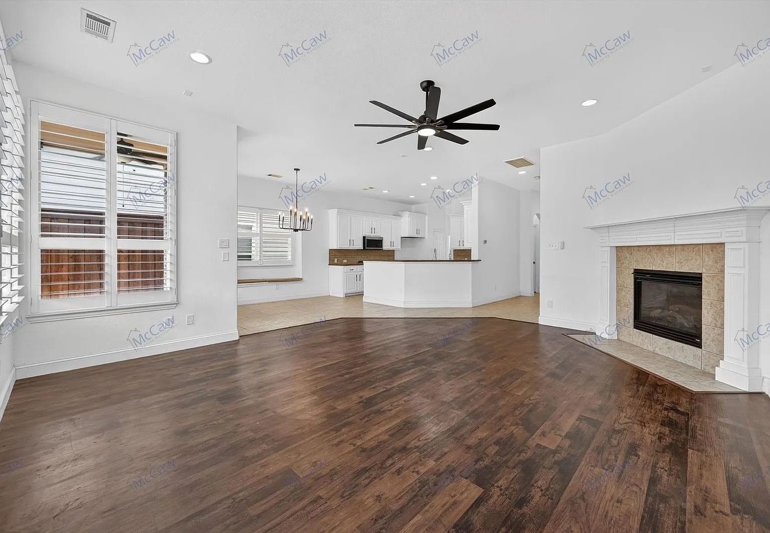 4 bed, 2.5 bath, 3319 sqft, $3,700 — Photo 3