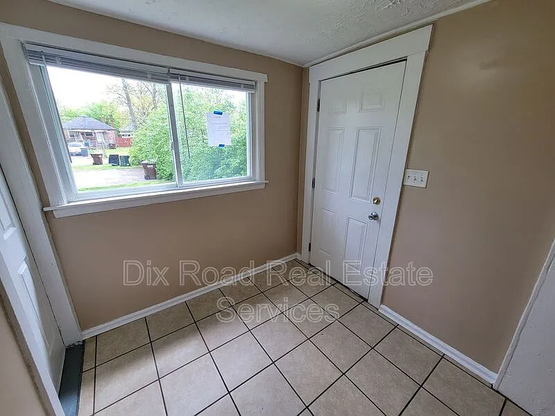 2 bed, 1.0 bath, 758 sqft, $995 — Photo 4