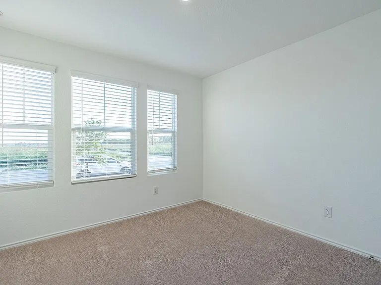 240 Sambre St — Photo 11