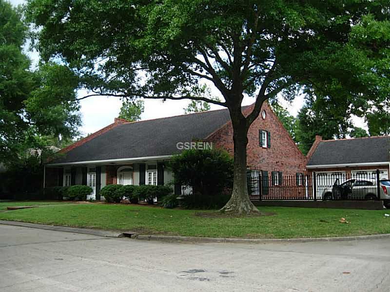 1st image of 225 Wiegand Dr