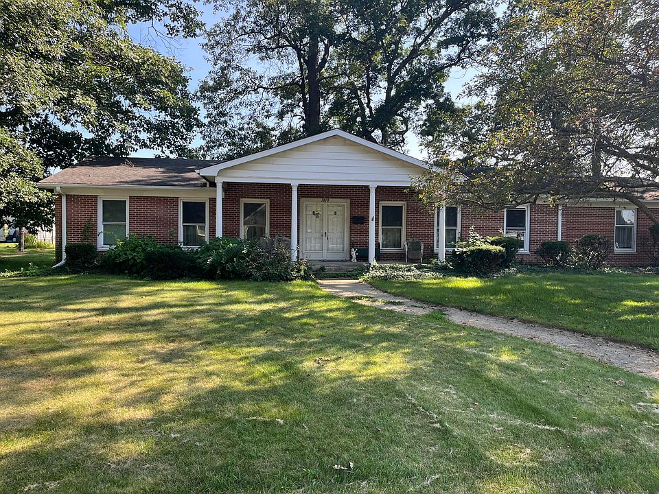 1st image of 1810 Oakwood Dr