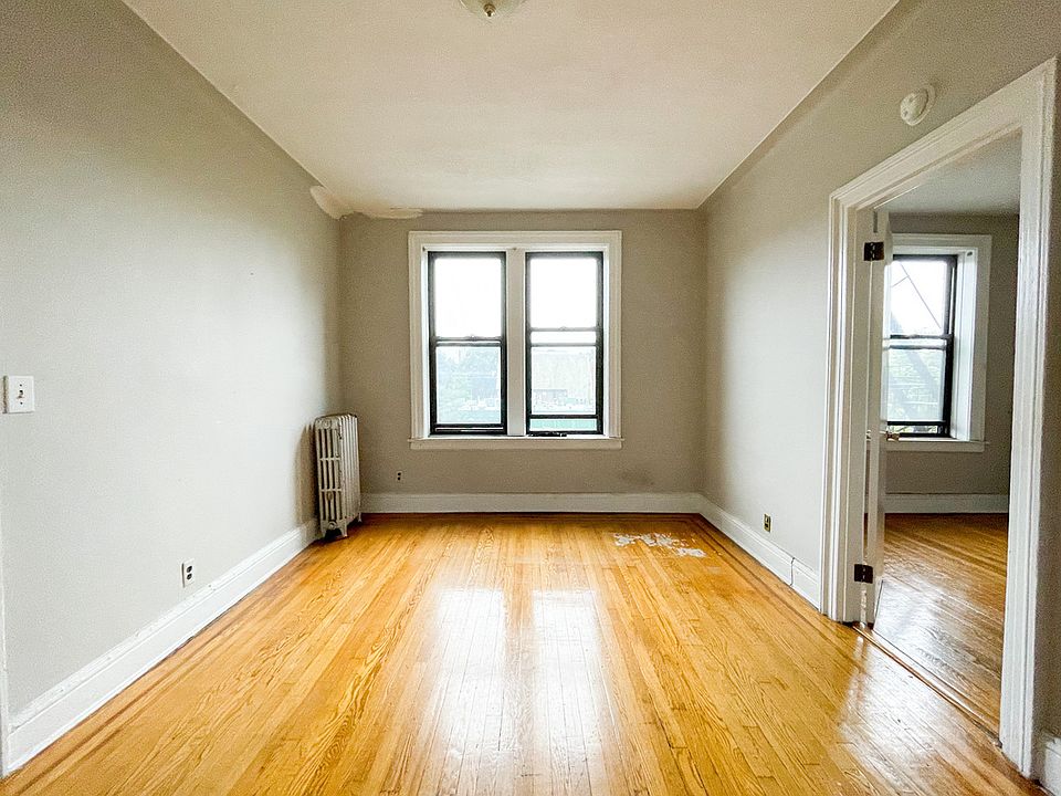 1st image of 2924 21st Ave