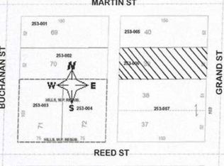 805 Grand St, Benton, IL 62812