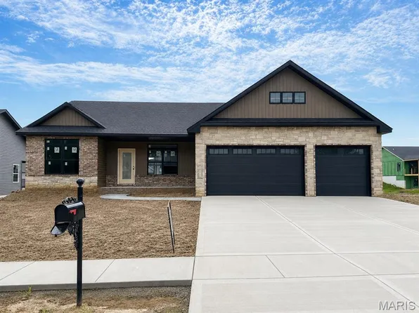 1827 Robins Mill Ct, Maryville, IL 62062