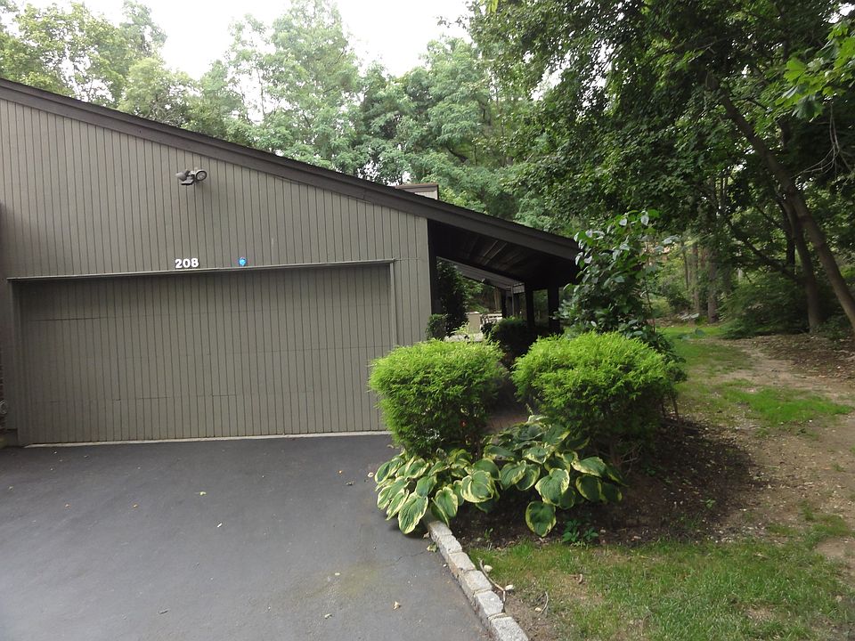 1st image of 208 Northwood Ct