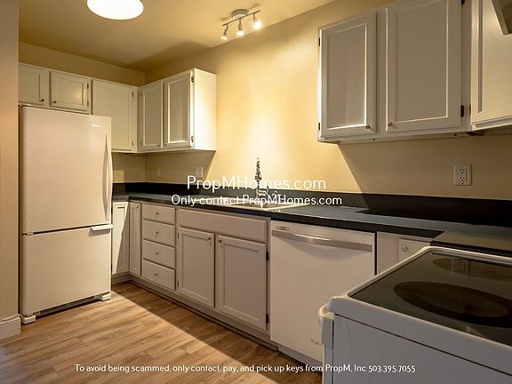 4th image of 3410 SE 116th Ave #0