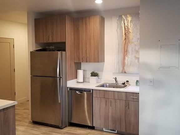 3rd image of 564 N Wall St #564