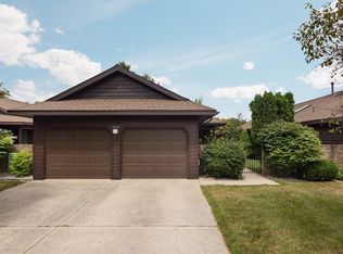 886 Hammond Pl N, Traverse City, MI 49686