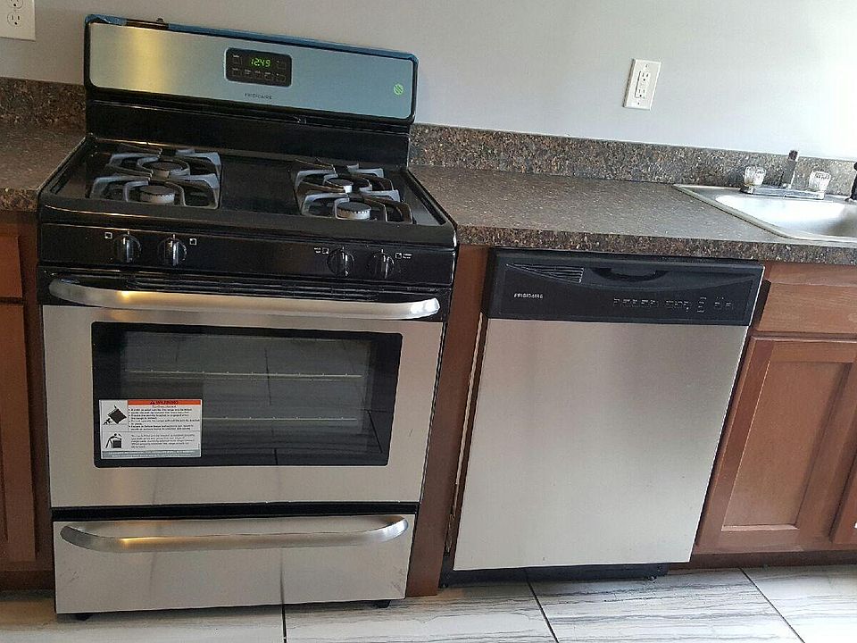 1st image of 54 Kensington St Floor 3