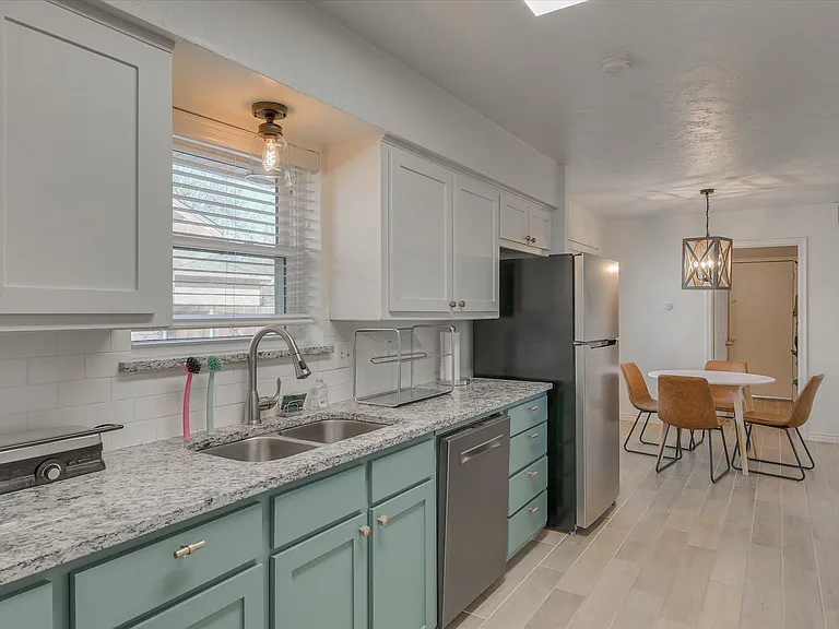 1425 Mayfield Ave — Photo 18