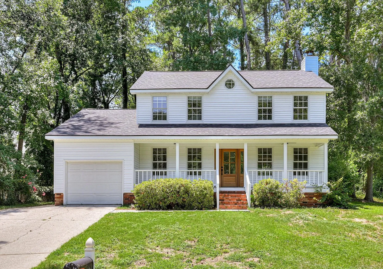 3 bedroom, 2.5 bathroom home on a large corner lot in the heart of Evans — Photo 2