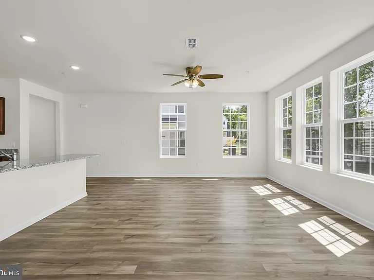 228 Park Ln — Photo 9