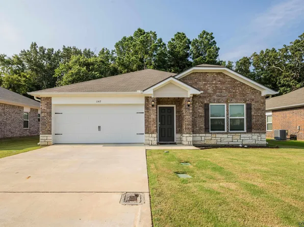 1147 Mission Creek Dr, Longview, TX 75601