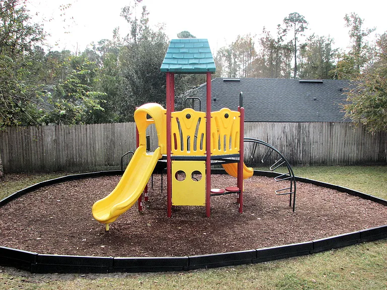 Cypress Pointe — Photo 23