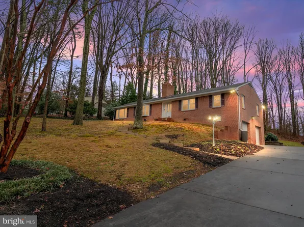 490 Edgewater Rd, Pasadena, MD 21122