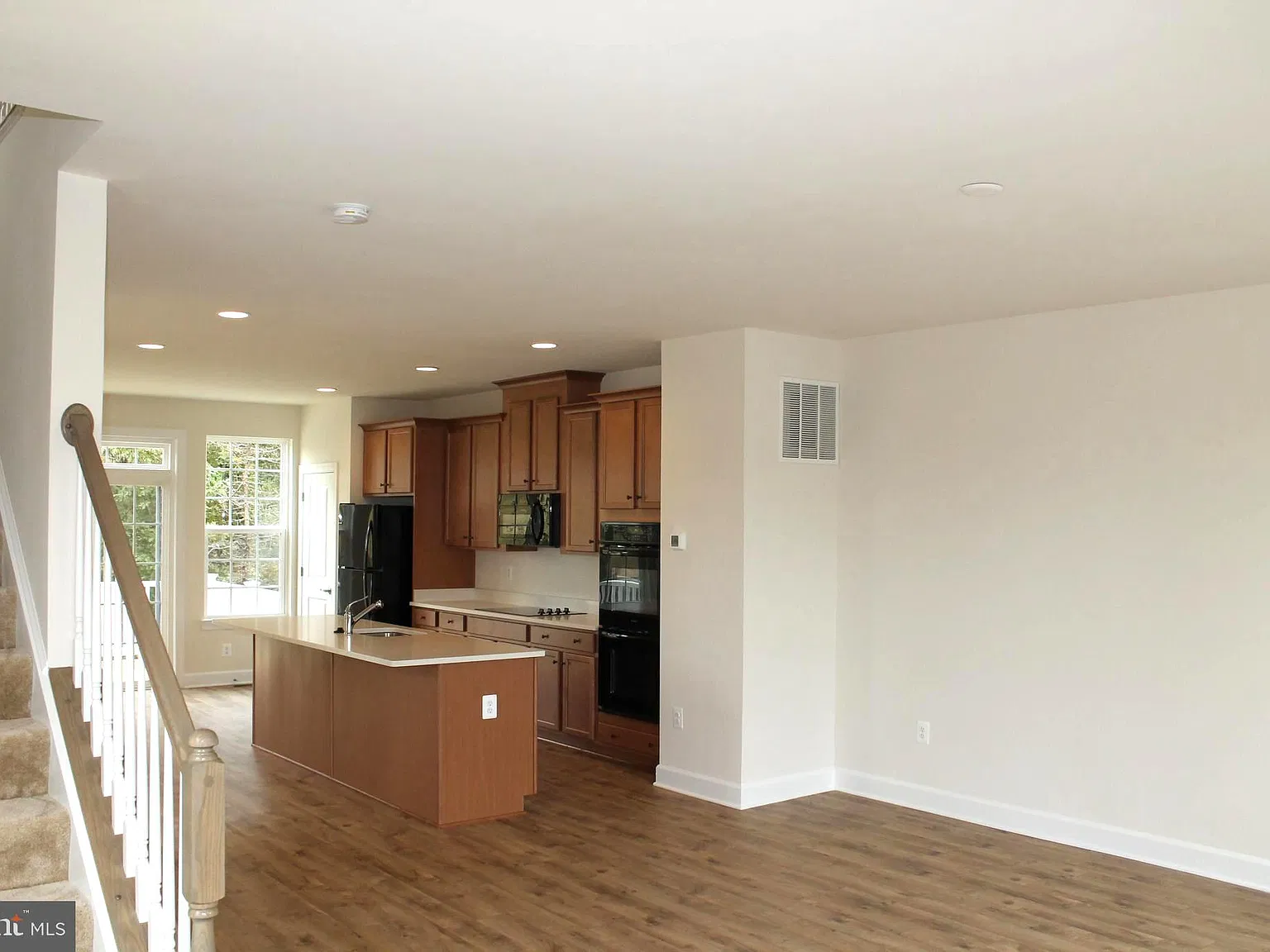 3 bed, 3.5 bath, 2334 sqft, $2,900 — Photo 3