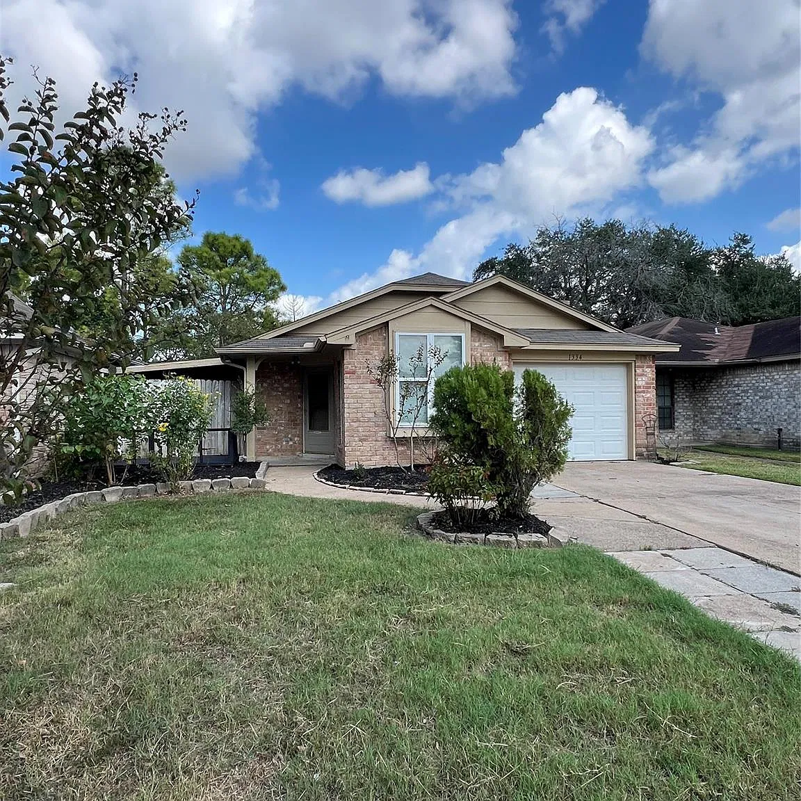 3 bed, 1.5 bath, 1358 sqft, $1,650 — Photo 1