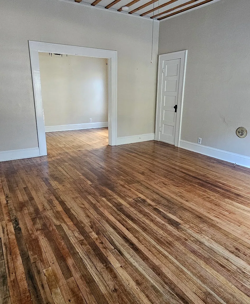 406 E Jefferson St — Photo 3