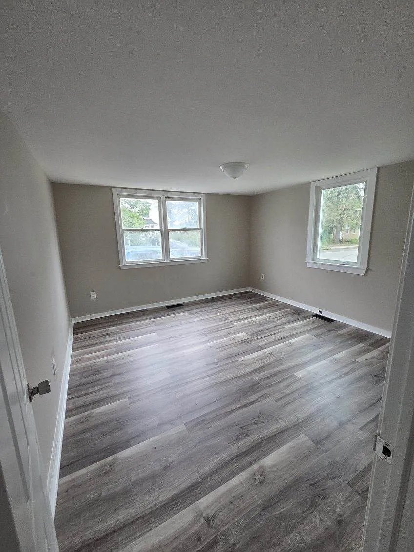 4 bed, $2,200 — Photo 2