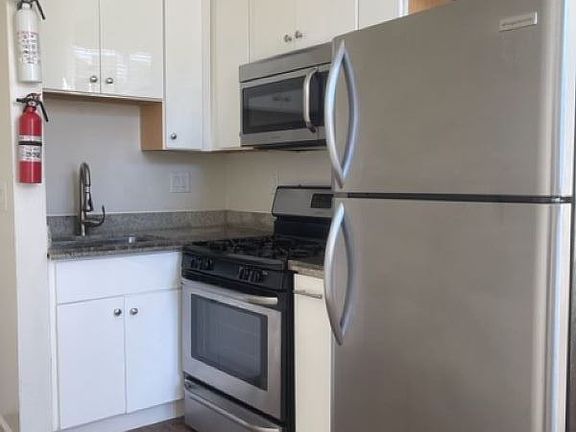 3rd image of 2505 San Pablo Ave #202