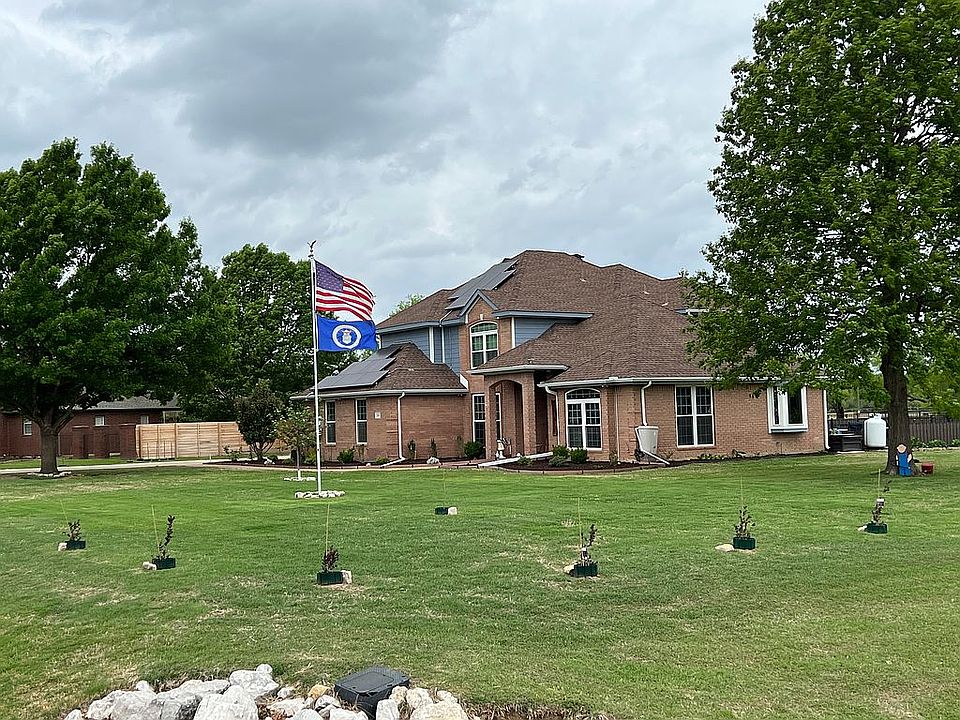 1st image of 190 Canyon Oaks Dr