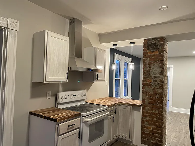 3940 Washington Ave — Photo 2