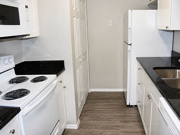 3rd image of 7506 Presley Pl