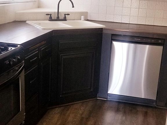 5th image of 11907 Gorham Ave APT 11