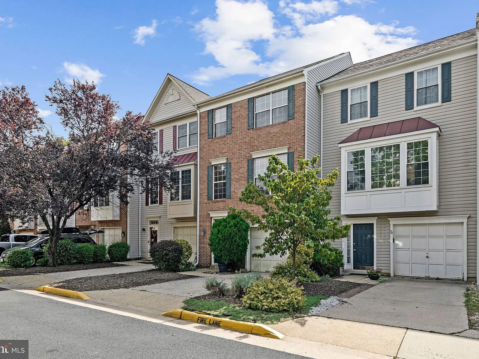 3 bed, 4.0 bath, 2018 sqft, $2,800 — Photo 3