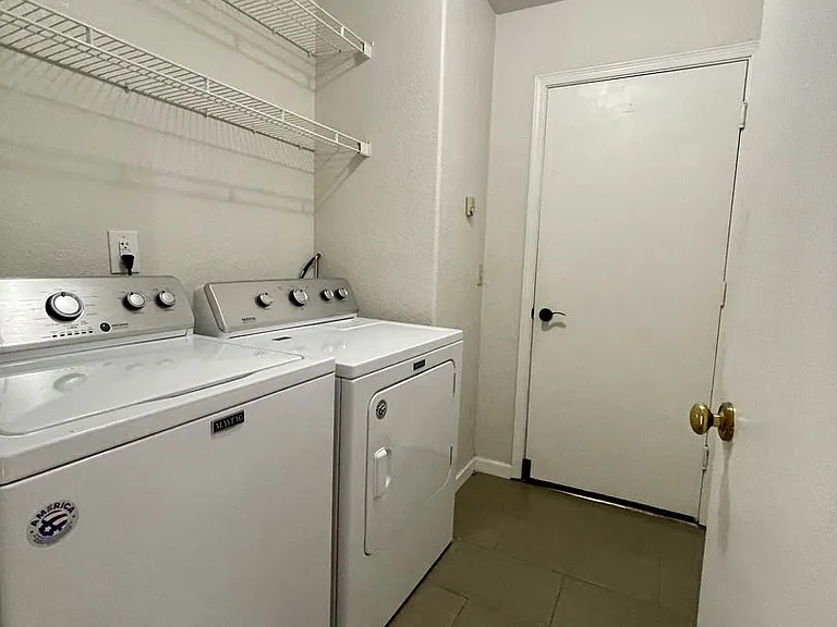 1482 W Elgin St — Photo 18