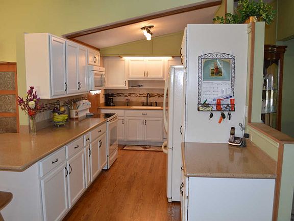 3rd image of 5404 Oakwood Dr