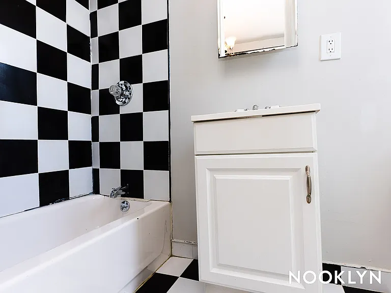 238 Irving Ave #3R — Photo 12