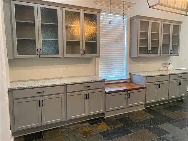 3 bed, 2.0 bath, 1700 sqft, $3,000 — Photo 4