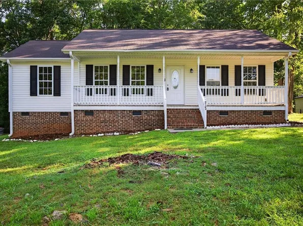 2102 Smith St, Reidsville, NC 27320