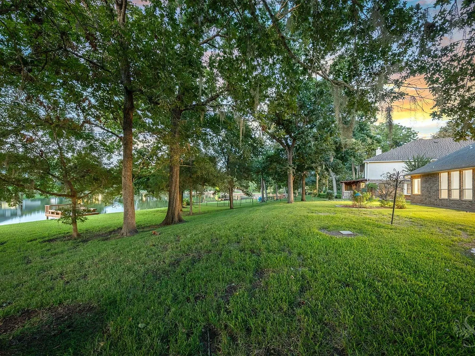 4 bed, 4.0 bath, 3650 sqft, $4,400 — Photo 3