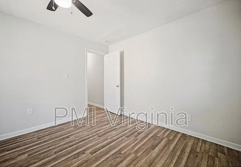 864 W 36th St — Photo 18