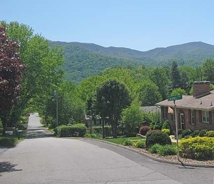 2nd image of 186 Azalea Dr