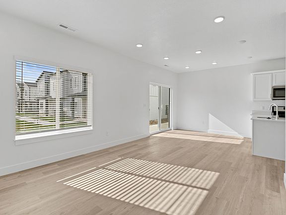 Finished home photos are representational images only. See sales agent for details.
