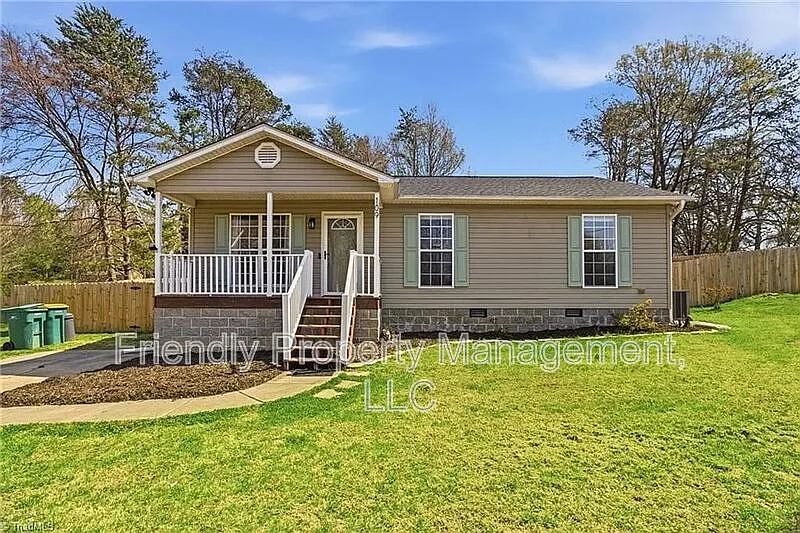 109 S Lonesome Rd