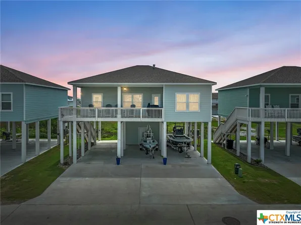 131 Paradise Dr, Rockport, TX 78382