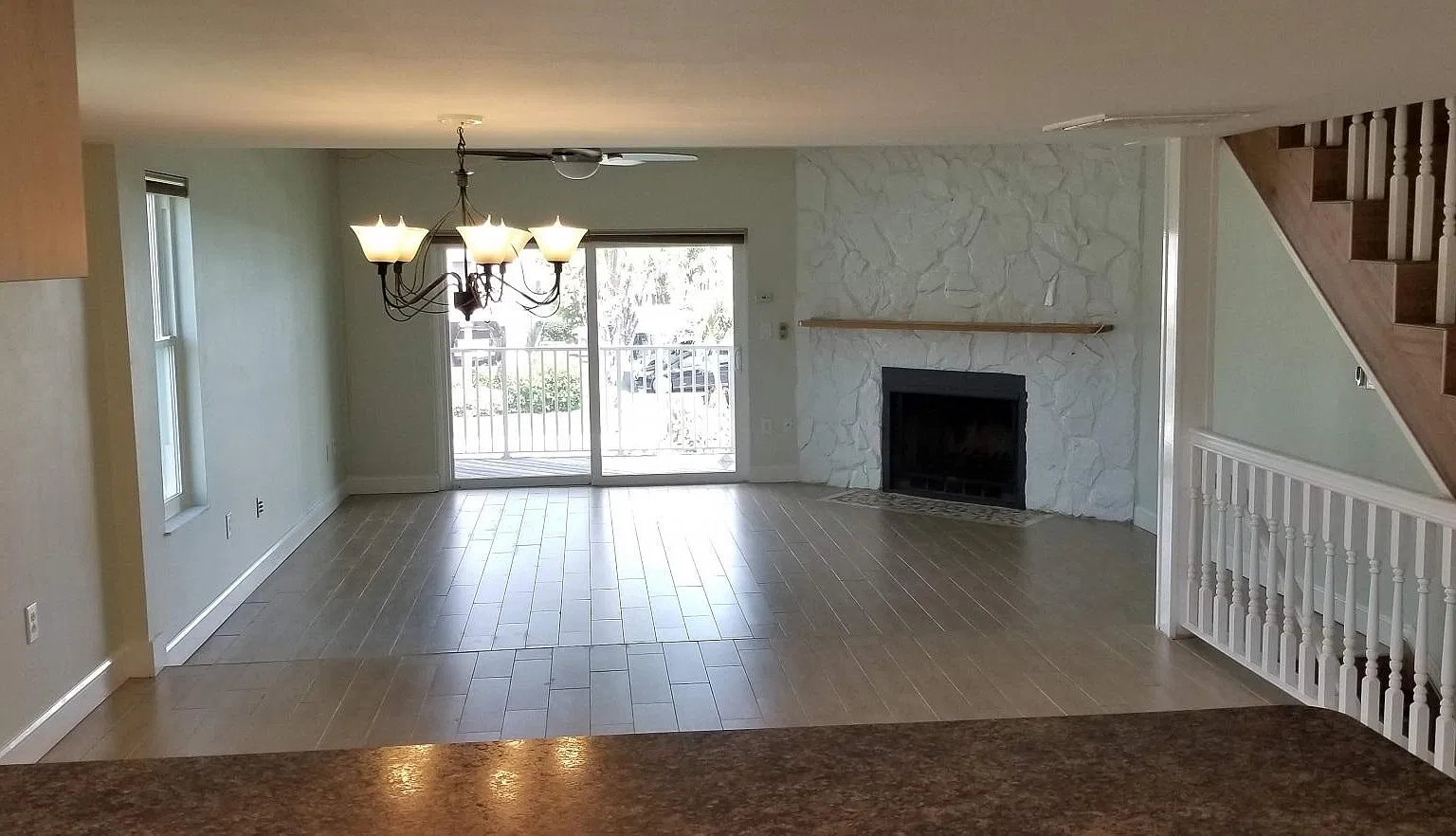255 Capri Cir N — Photo 2