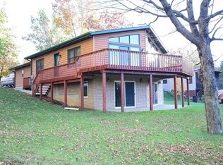 20420 254th St, Delhi, IA 52223