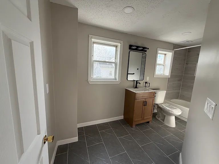 18 Meadow St #2 — Photo 4
