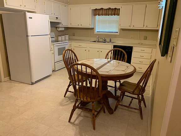 3rd image of 604 W 11th St