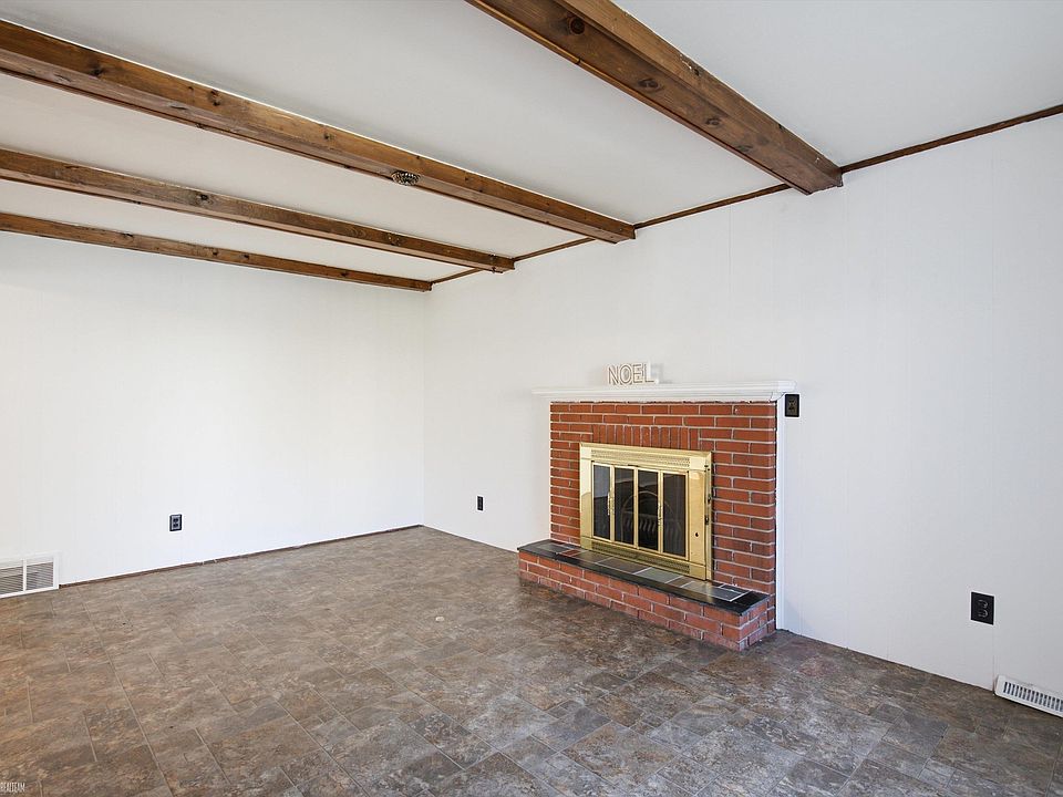 102 Lois Ln, photo 13