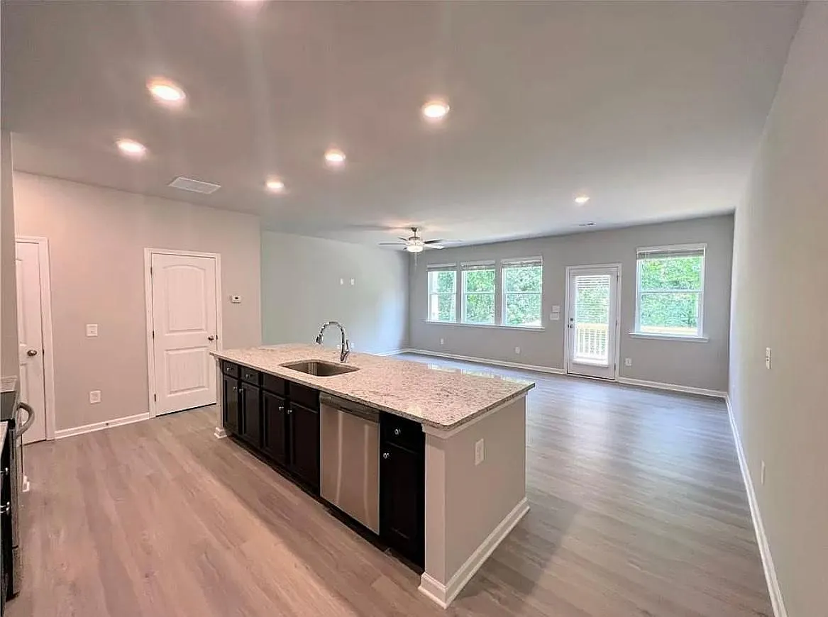 Building Photo - 301 Whitetail Cir