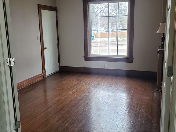 3rd image of 230 E Rose St #1
