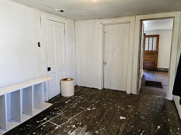 4th image of 2174 Birch Ave
