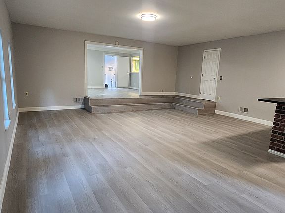 5th image of 3022 N Francisco Way